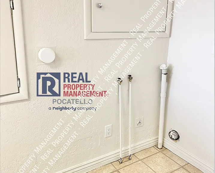 793 McKinley Ave — Photo 6