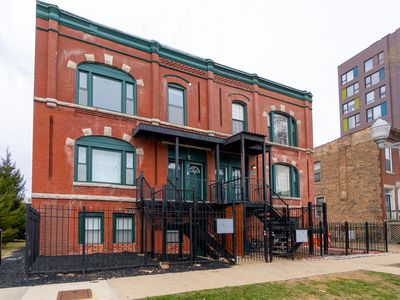 4326 S Calumet Ave, Chicago, IL, 60653