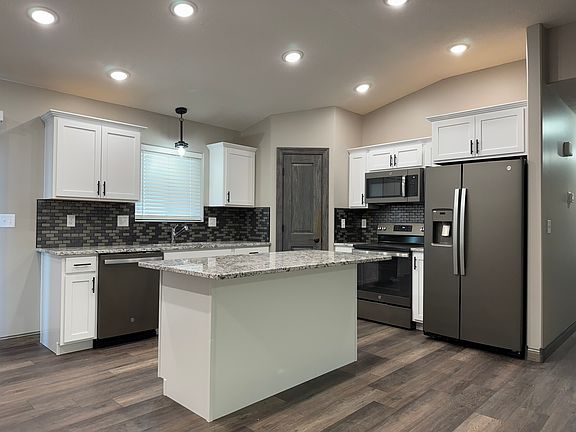 4th image of 3105 Lakeview Ave