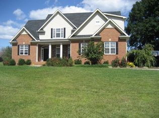 155 Meadows Edge Dr, Advance, NC 27006