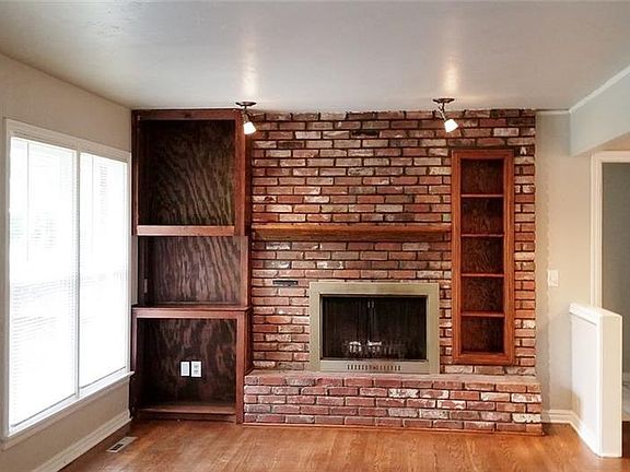 2nd image of 2612 Huntleigh Dr