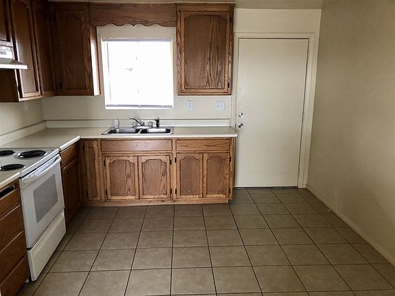 4th image of 28707 Bakersfield Ave