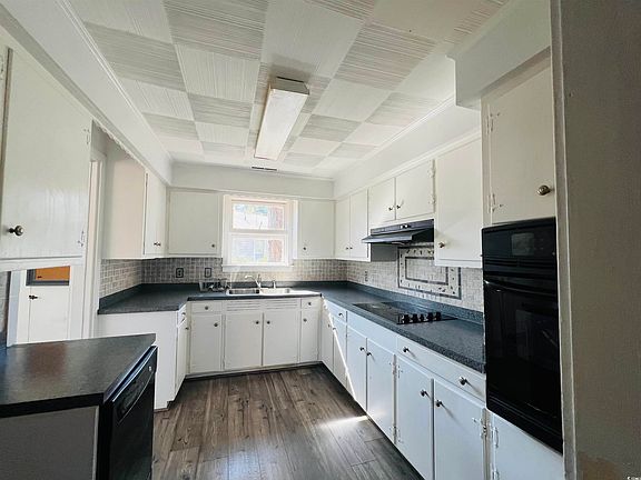 5th image of 617 Green St.