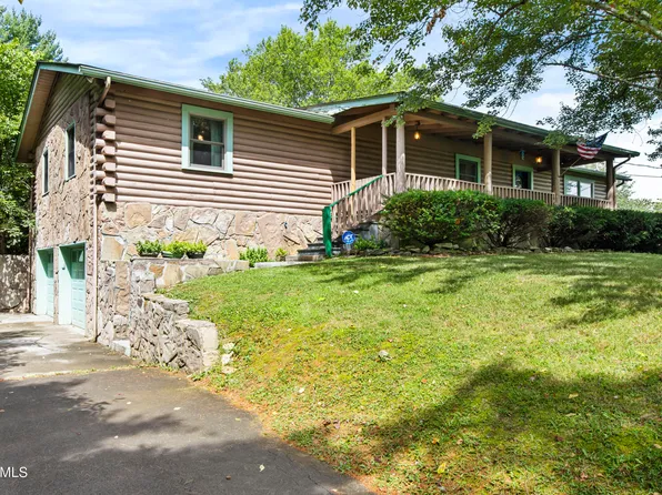 214 Royal Crest Cir, Corryton, TN 37721