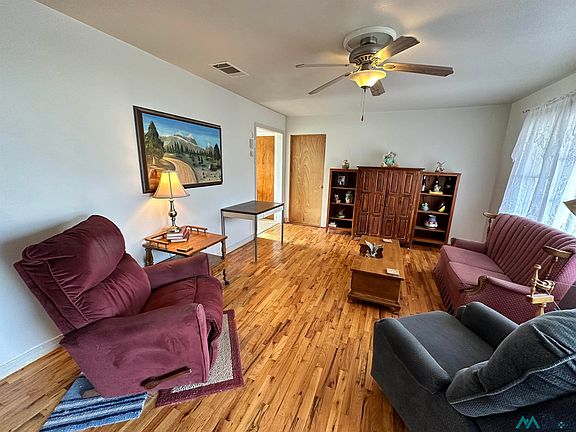 2nd image of 122 N Margaret St