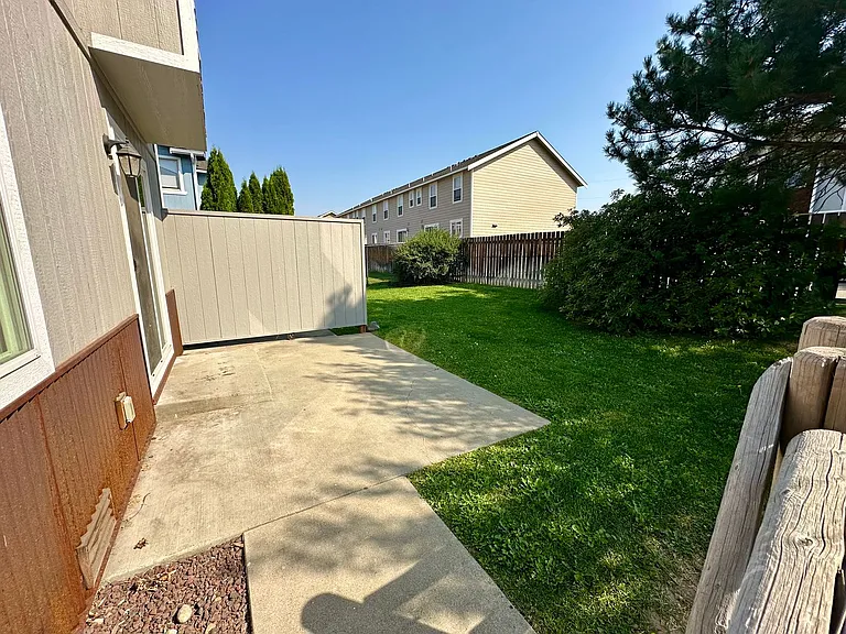 2102 N Yellowstone St — Photo 49