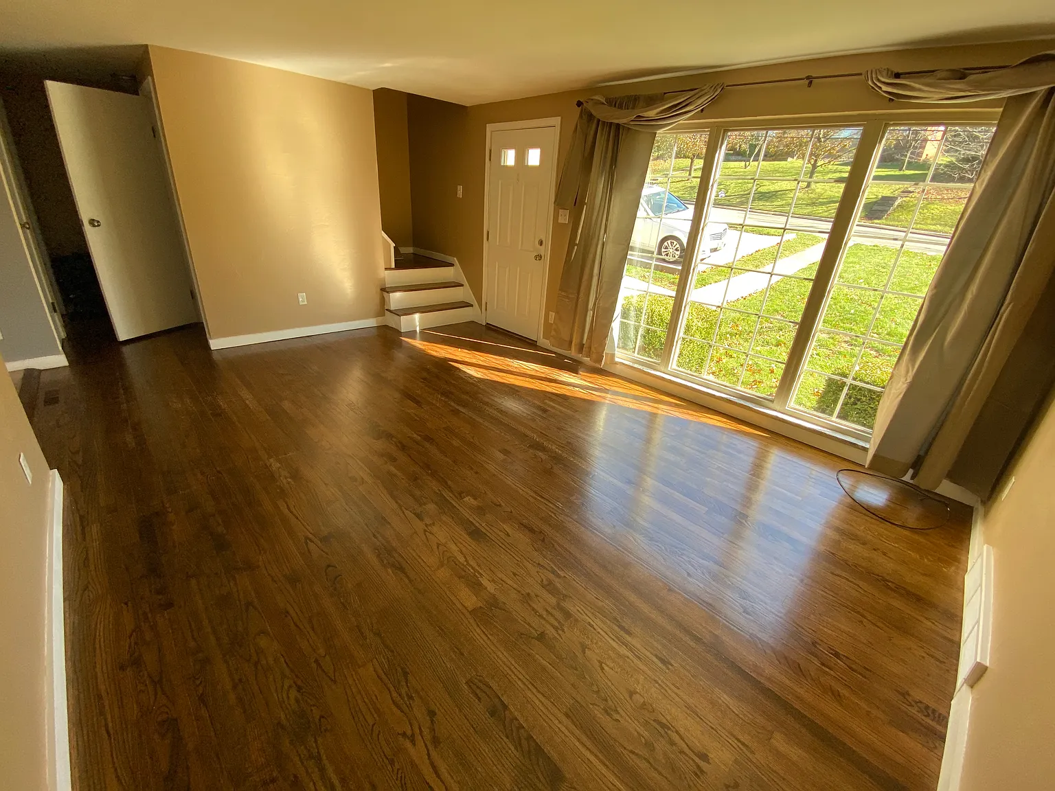 4 bed, 1400 sqft, $2,400 — Photo 3
