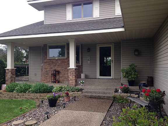 2nd image of 17520 Queensberry St NE