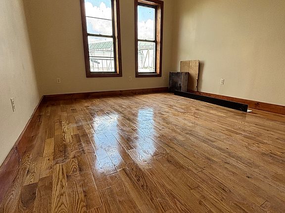 2nd image of 315 Jefferson St #2