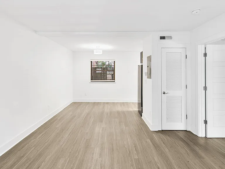 Murray Manor — Photo 14