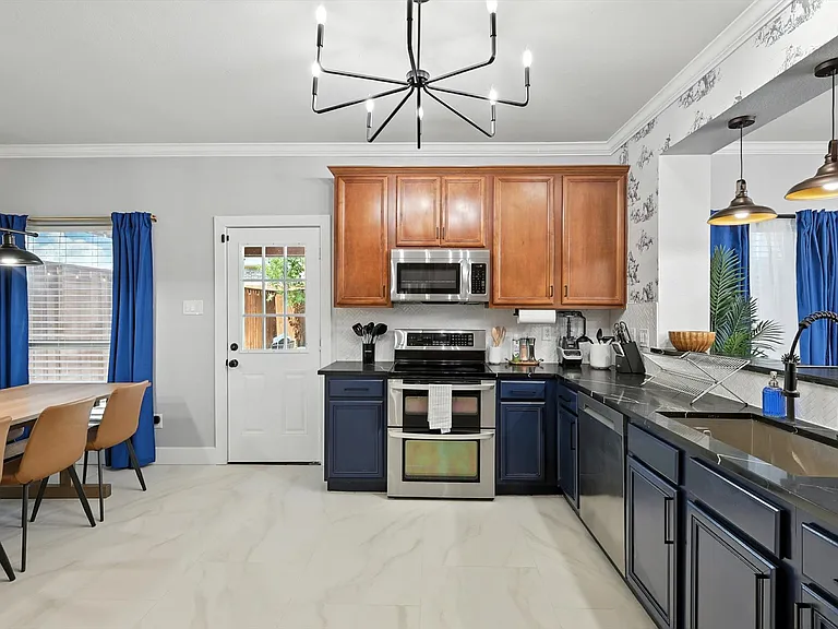 2516 Castle Pines Dr — Photo 3