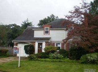860 Wesley St, Baldwin, NY 11510
