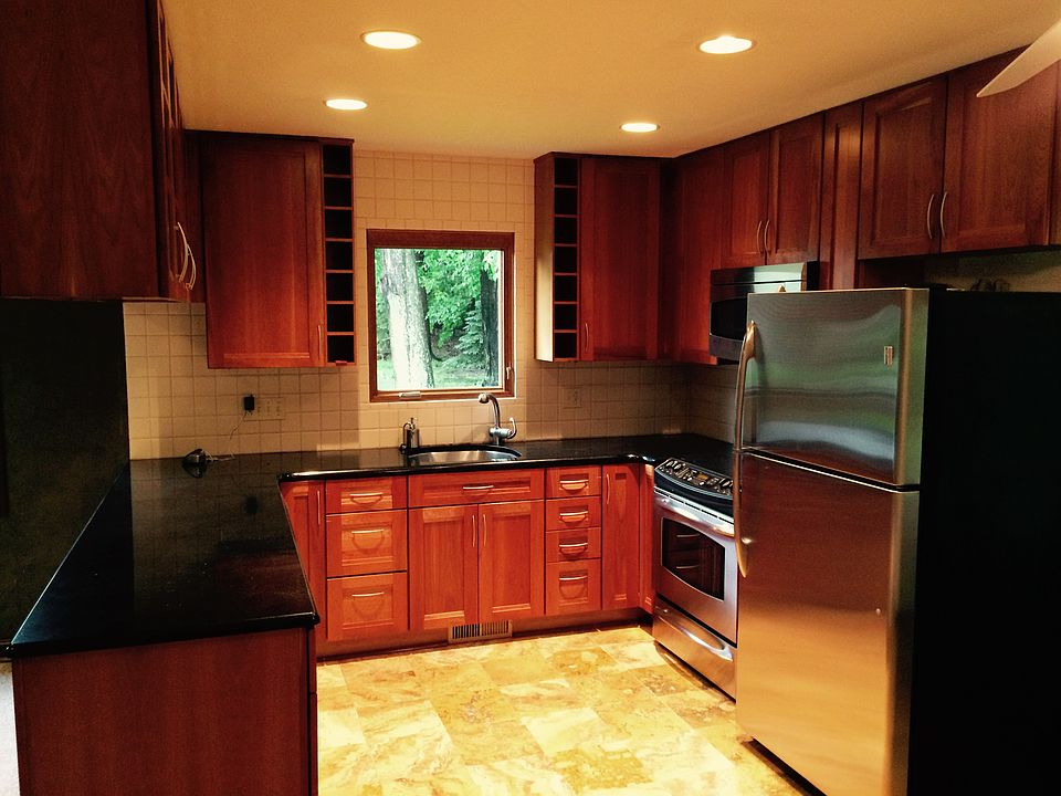 2nd image of 31460 Crabtree Ln