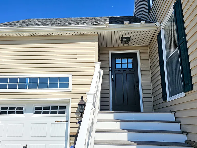 105 Peter Rd — Photo 2