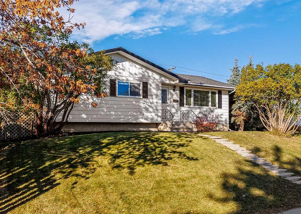 1st image of 907 E Canfield Cres SW