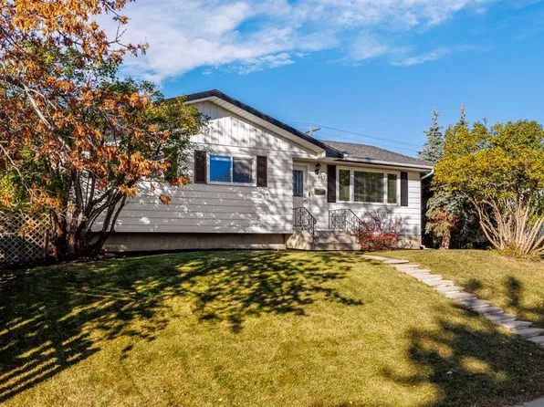 907 E Canfield Cres SW, Calgary, AB T2W 1K5