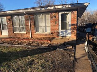 9 Beacon Ave, Ferguson, MO 63135