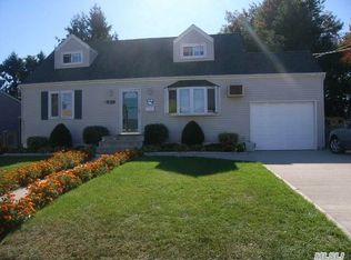 1014 N Hamilton Ave, Lindenhurst, NY 11757