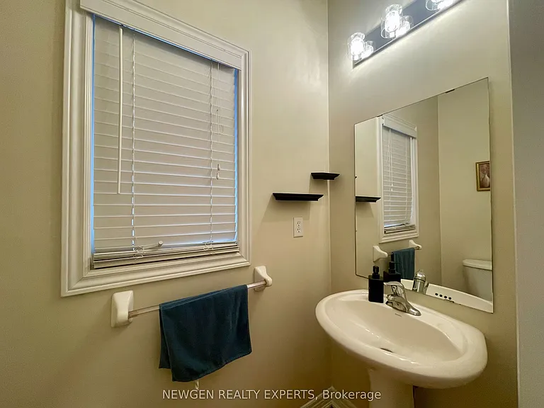 42 Crystalview Cres #UPPER — Photo 20