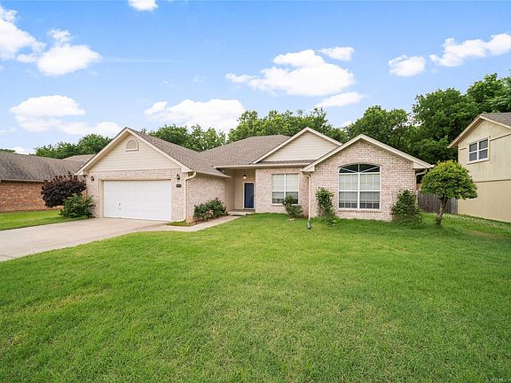 3rd image of 2610 Parkwood Dr