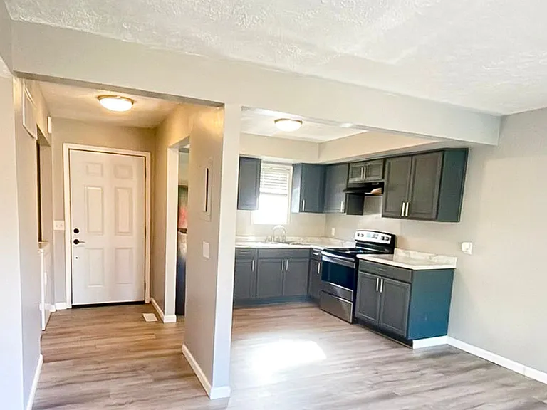 Clinic Court Apartments — Photo 10