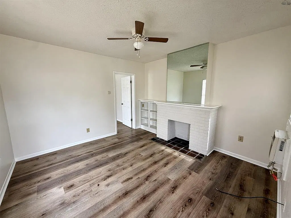 614 Sunset Dr — Photo 2