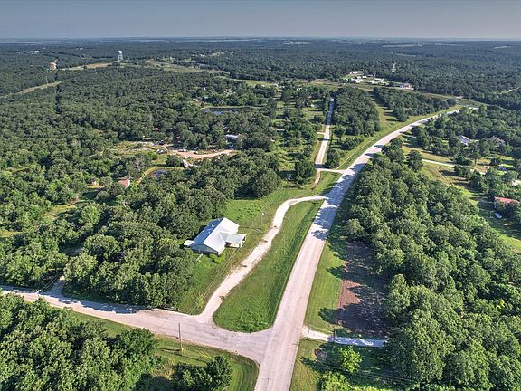 2nd image of 17 Lake Rd
