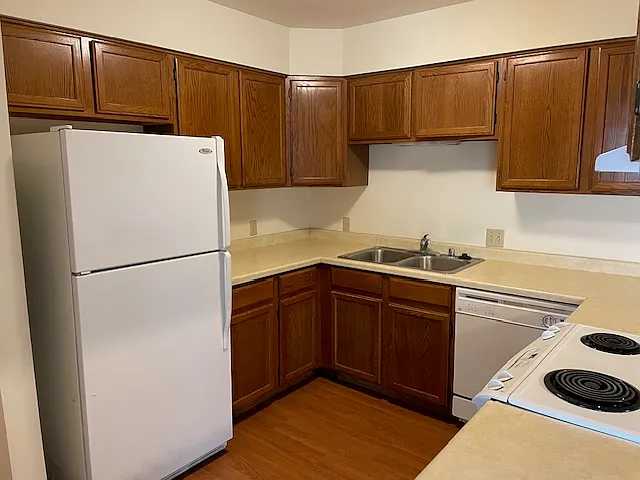 1168 Lowell Dr — Photo 4