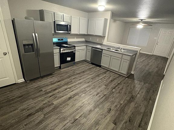 3rd image of 3701 Keeneland Dr