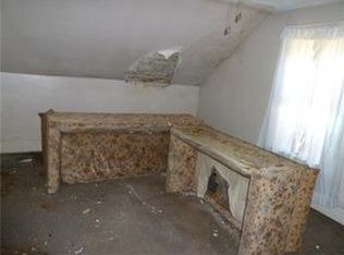 48 Spruce St, Warwick, RI 02886