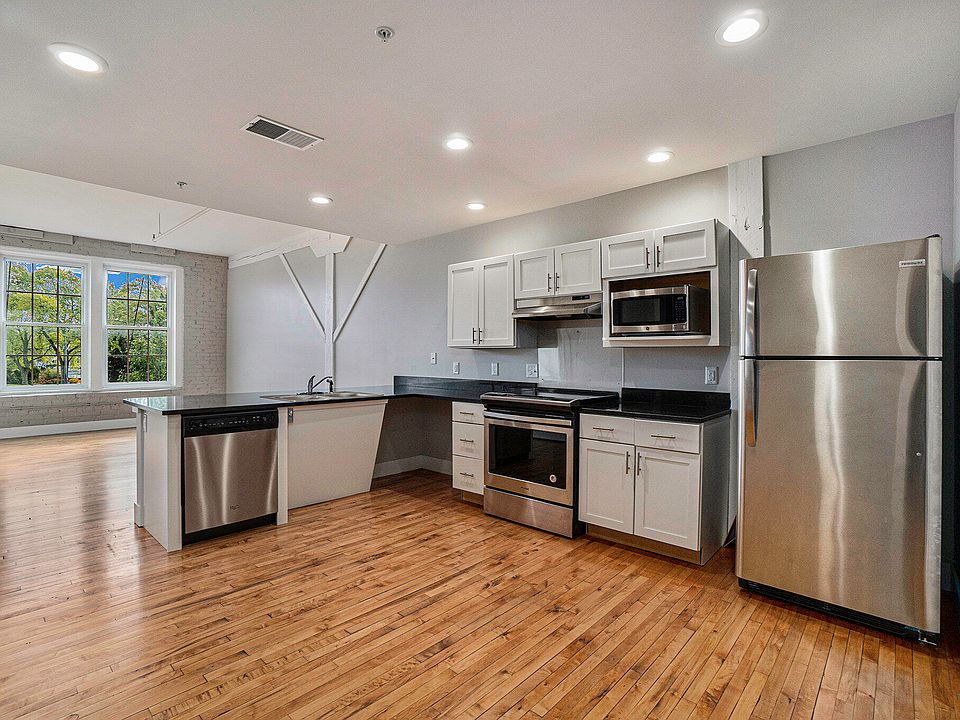 86 Washington St Manistee, MI Zillow