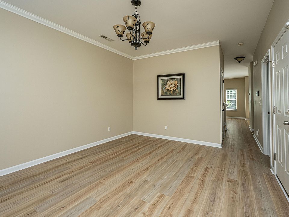 1st image of 209 Grand Oaks Dr