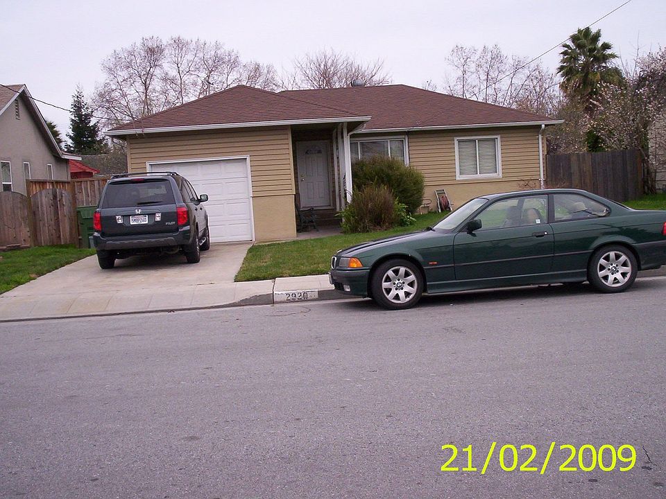 2nd image of 2920 Butte St