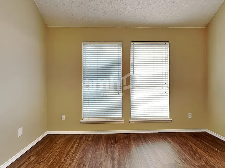 260 Beech Dr — Photo 9