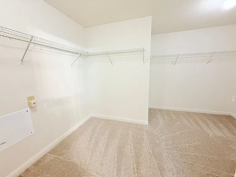 2946 Heirloom Ln — Photo 30