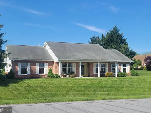 1222 S Pointe Dr, Hagerstown, MD 21740