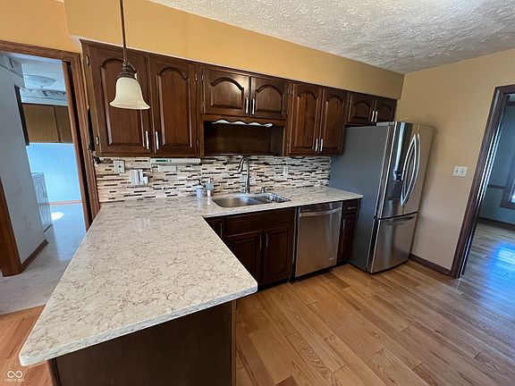3rd image of 9 Greenhills Ct