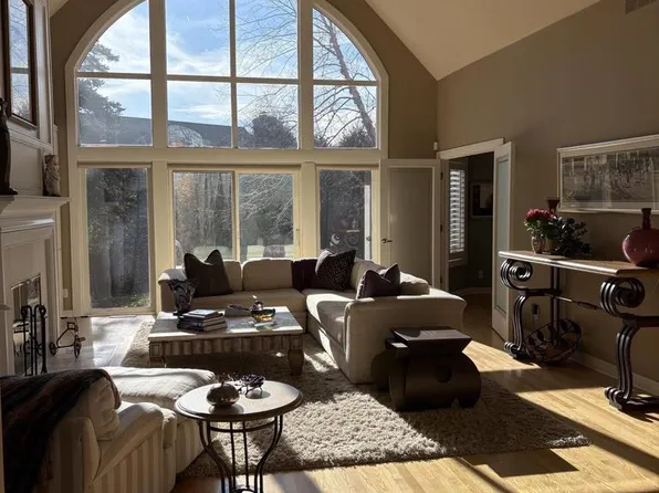 2819 West Golf CIRCLE, Mequon, WI 53092