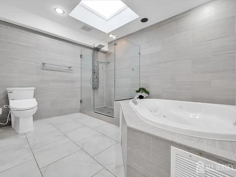 950 Sunset Rdg — Photo 42