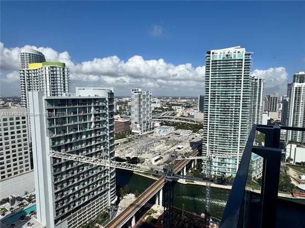 88 SW 7th St APT 3012, Miami, FL 33131