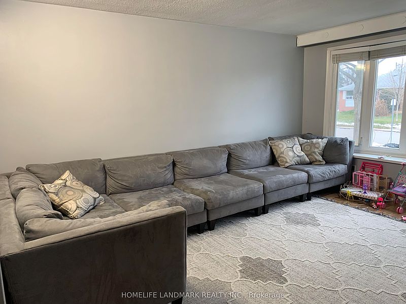 Ajax House for rent - 4 Bedrooms — photo 3