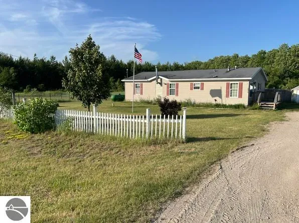 9875 Country Pnes, Kingsley, MI 49649