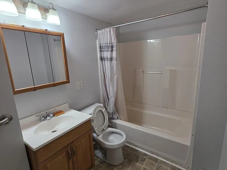 627 N Main St #2 — Photo 11