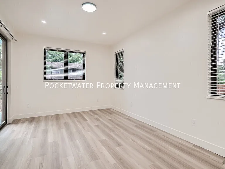 3595 Darley Ave — Photo 12