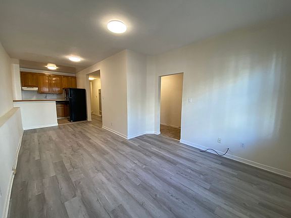 3rd image of 3055-3063 Sacramento St #1