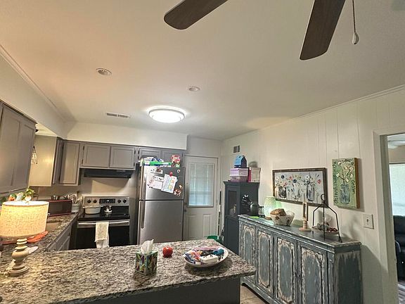 4th image of 2770 Meadowbrook Dr