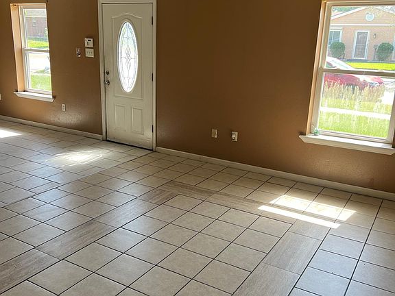 4th image of 600 Grovewood Dr