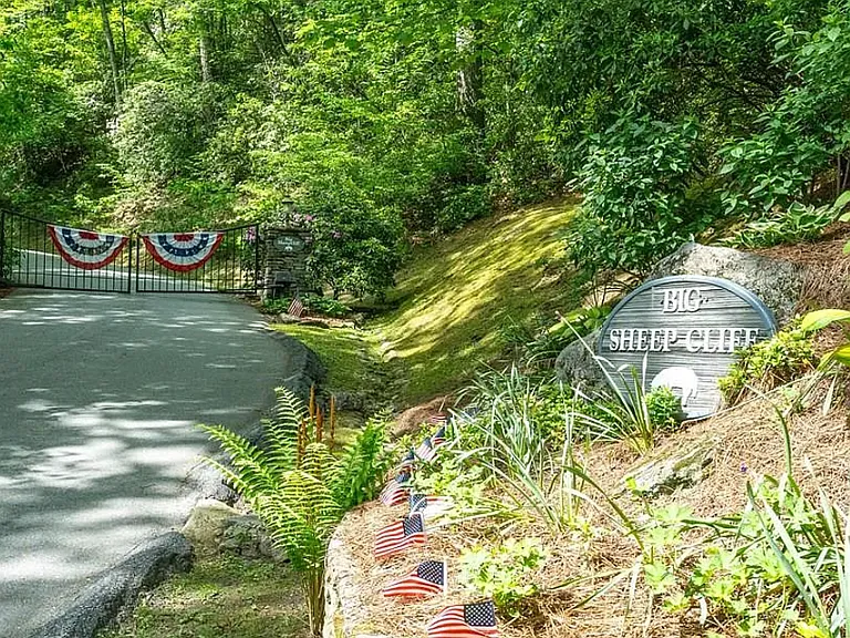 Big Sheepcliff Gated Community