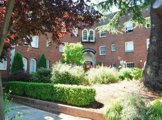 711 NE Randall Ave APT 301, Portland, OR 97232
