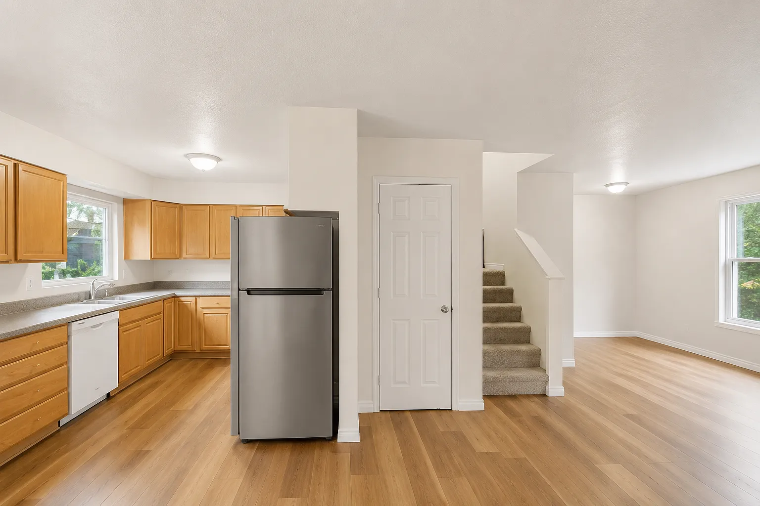 3 bed, 1120 sqft, $2,200 — Photo 2